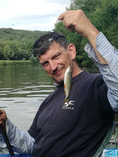 Beau gardon de pêche à la perle