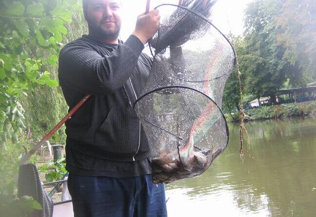Etudiant de pêche à la perle