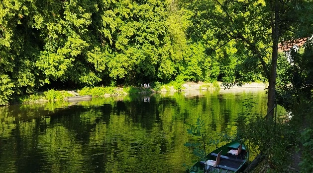 paysage de landelies dans la sambre sans courant pour la pêche de la perle