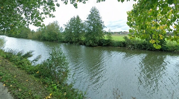 le bord de la Sambre pour la pêche